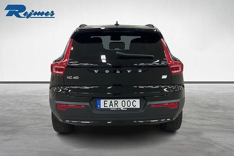 Begagnad Volvo XC40 Plus 175 kW (238 HK) 2022 Svart SUV