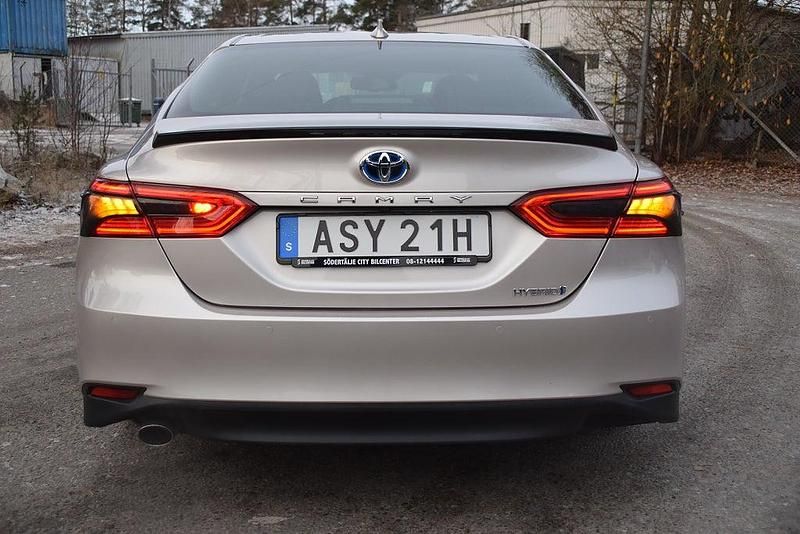 Begagnad Toyota Camry Hybrid Executive 218 HK (160 kW) 2020 Ljusbrun Sedan