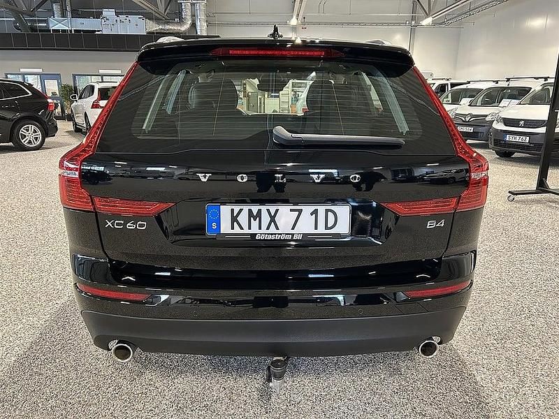 Begagnad Volvo XC60 Momentum 197 HK (144 kW) 2021 Svart med klarlack SUV