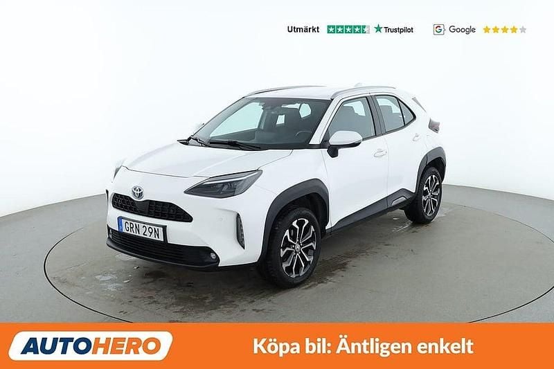 Vit Begagnad 2022 Toyota Yaris Cross SUV | 192 000 kr - Bild 1/4