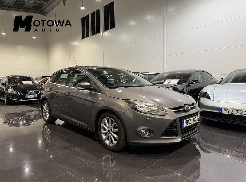 Begagnad Ford Focus Titanium 116 HK (85 kW) 2011 Brun Halvkombi