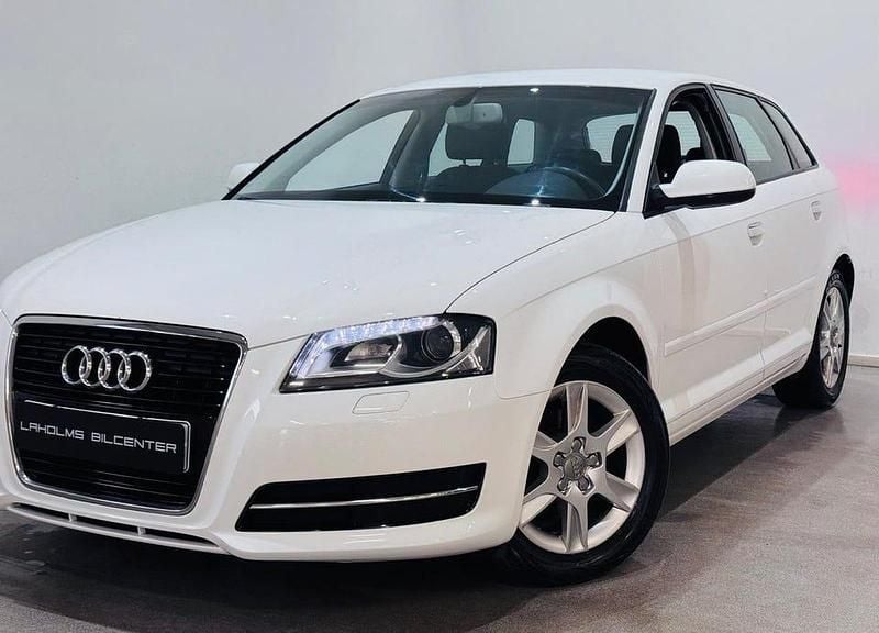 Begagnad Audi A3 Attraction 105 HK (77 kW) 2013 Vit