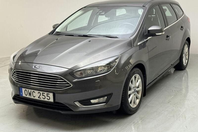 Grå Begagnad 2016 Ford Focus Titanium | 78 800 kr (Marknadspris) - Bild 1/4