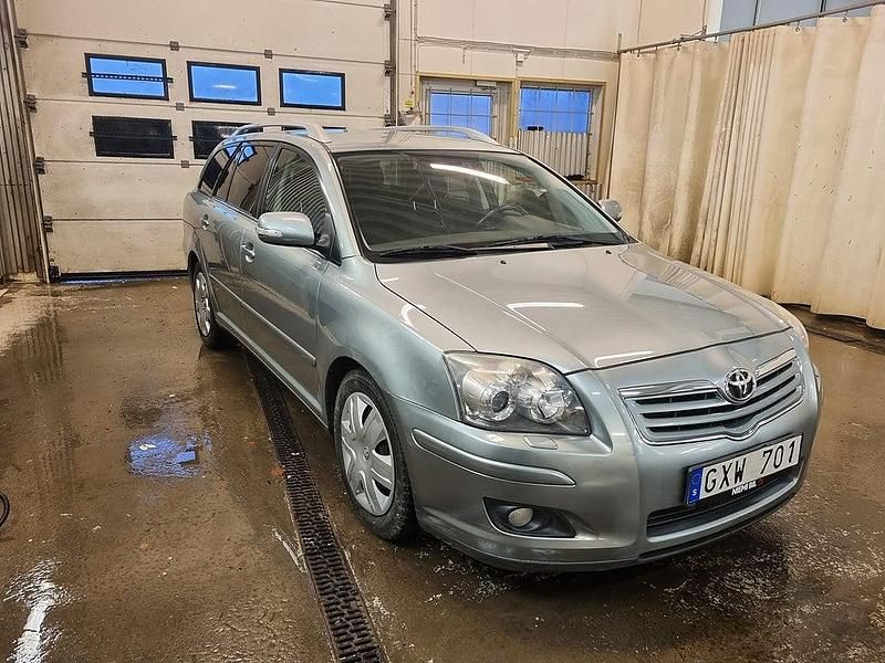 Grå Begagnad 2008 Toyota Avensis Kombi | 59 900 kr (Lite dyr) - Bild 1/4
