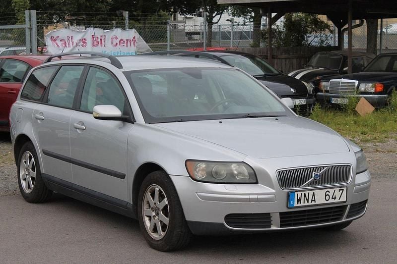 Ljusgrå Begagnad 2005 Volvo V50 Kombi | 29 900 kr (Marknadspris) - Bild 1/4