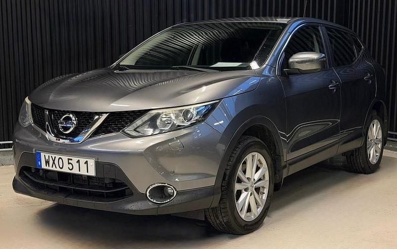 Grå Begagnad 2015 Nissan Qashqai SUV | 129 900 kr (Bra pris) - Bild 1/4