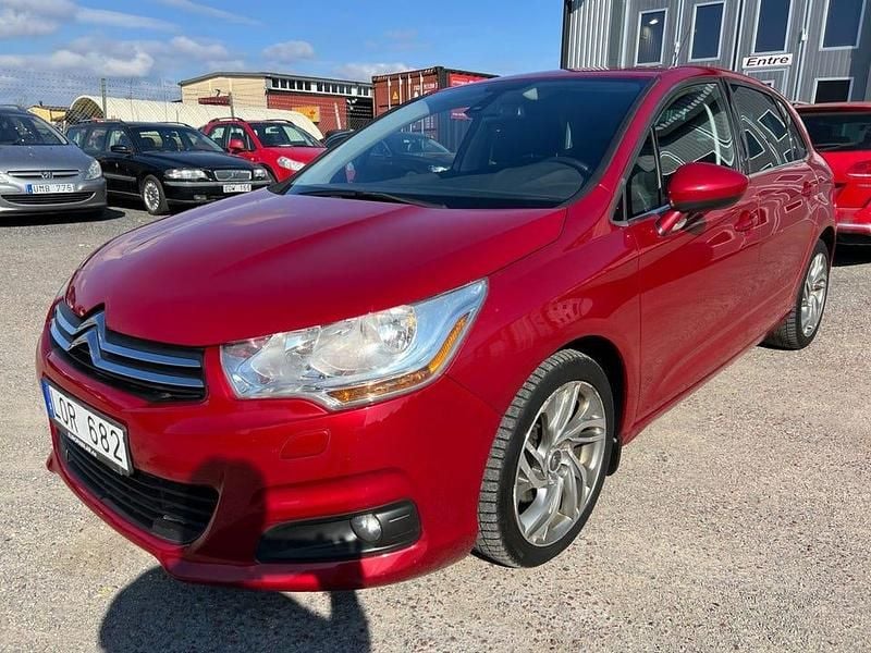 Begagnad Citroën C4 112 HK (82 kW) 2011 Röd Halvkombi
