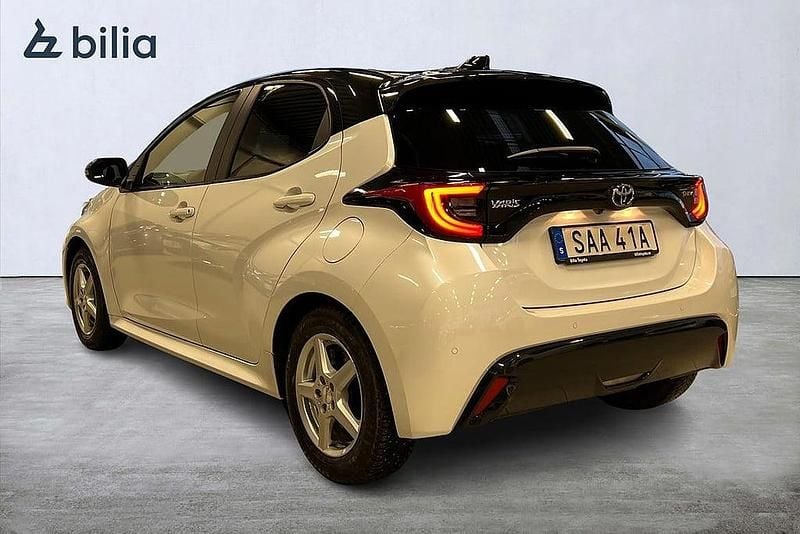 Begagnad Toyota Yaris Hybrid 92 HK (67 kW) 2024 Vit Halvkombi
