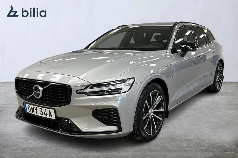 Silver Ny 2025 Volvo V60 Plus Kombi | 499 900 kr (Marknadspris) - Bild 1/3