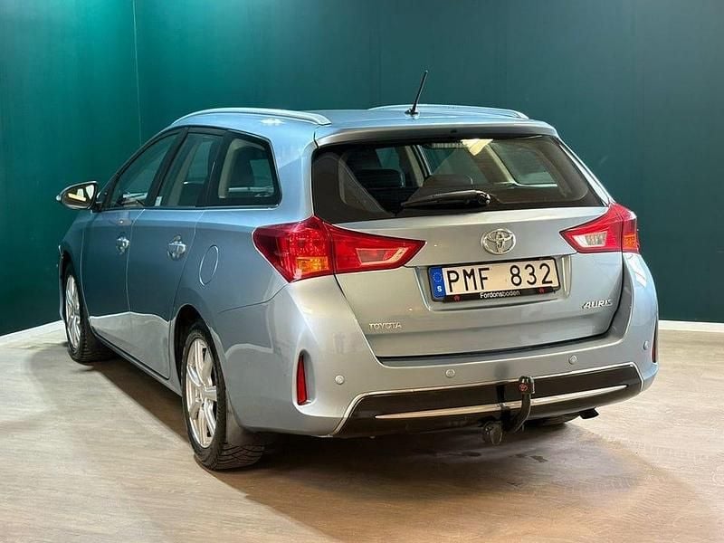 Begagnad Toyota Auris Touring Sports Executive 124 HK (91 kW) 2013 Ljusblå Kombi