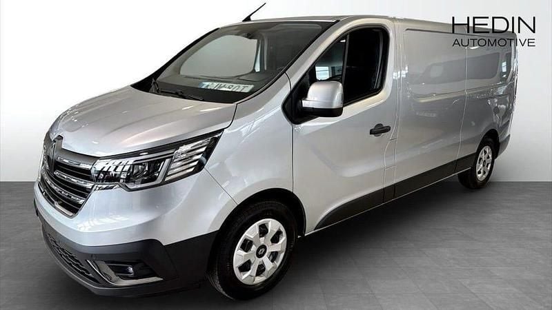 Grå Begagnad 2024 Renault Trafic Minibuss | 406 125 kr (Marknadspris) - Bild 1/4
