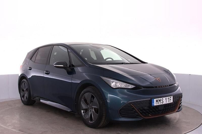 Blå (aurora blue metallic) Begagnad 2022 Cupra Born Halvkombi | 279 000 kr (Lite dyr) - Bild 1/4