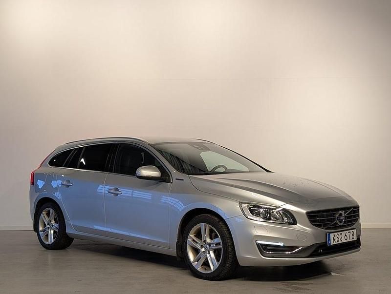 Begagnad Volvo V60 Summum 231 HK (169 kW) 2017 Silver Kombi