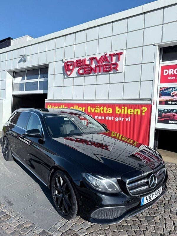 Svart Begagnad 2019 Mercedes E200 Avantgarde Kombi | 179 000 kr - Bild 1/4