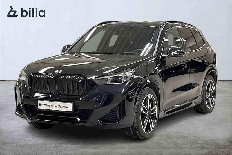 Svart Begagnad 2023 BMW iX1 SUV | 449 900 kr (Lite dyr) - Bild 1/1