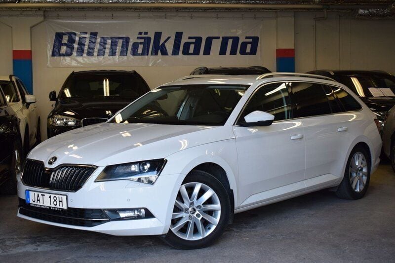 Vit Begagnad 2019 Skoda Superb Kombi | 199 000 kr (Marknadspris) - Bild 1/4