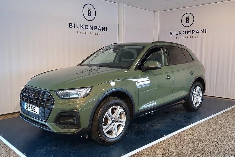 Mörkgrön Begagnad 2022 Audi Q5 SUV | 419 800 kr (Marknadspris) - Bild 1/4
