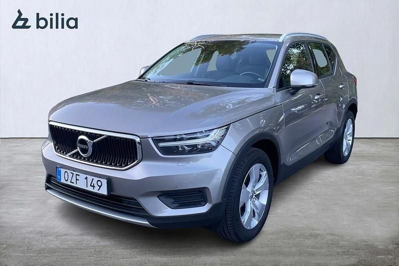 Grå Begagnad 2022 Volvo XC40 Momentum SUV | 279 900 kr (Marknadspris) - Bild 1/3
