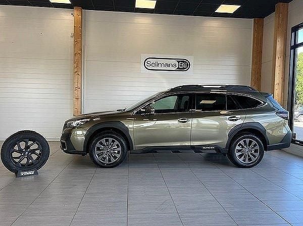 Grön Ny 2024 Subaru Outback SUV | 491 700 kr - Bild 1/4