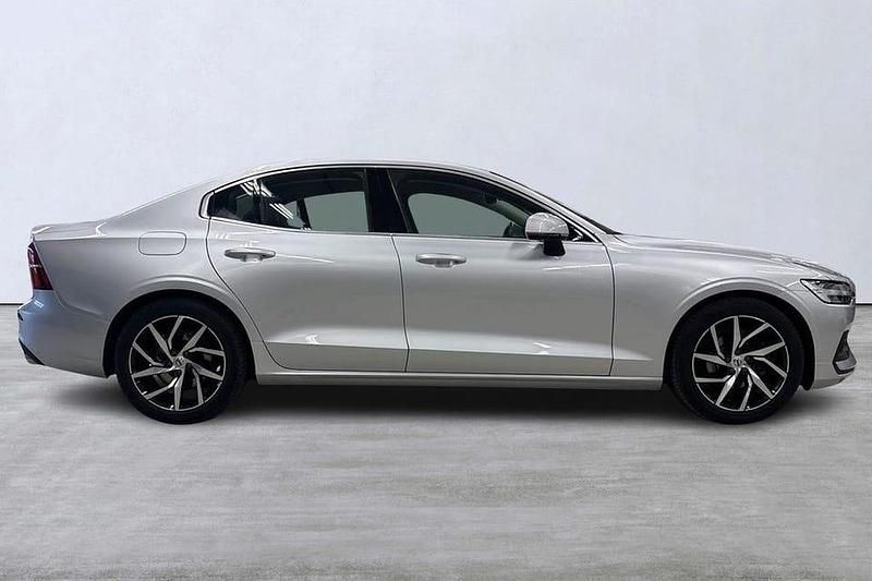 Begagnad Volvo S60 Momentum 192 HK (141 kW) 2020 Silver Sedan