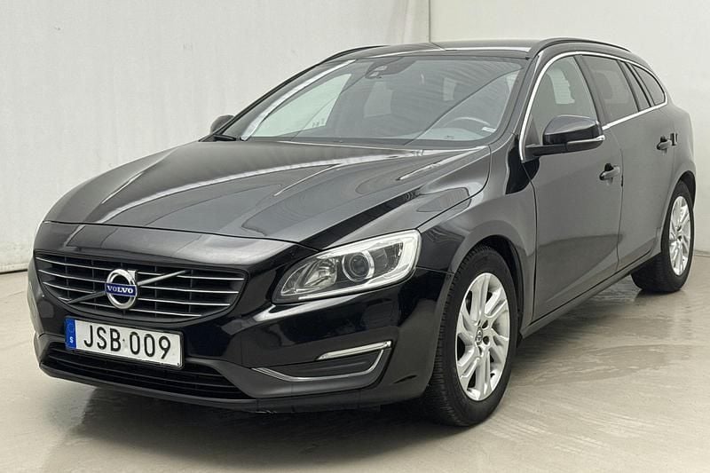 Svart Begagnad 2015 Volvo V60 Momentum Kombi | 95 550 kr (Bra pris) - Bild 1/4