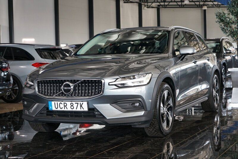 Grå Begagnad 2020 Volvo V60 CC Momentum Kombi | 294 500 kr (Marknadspris) - Bild 1/4