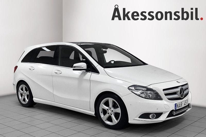 Vit Begagnad 2012 Mercedes B180 AMG Minibuss | 139 000 kr (Dyr) - Bild 1/4
