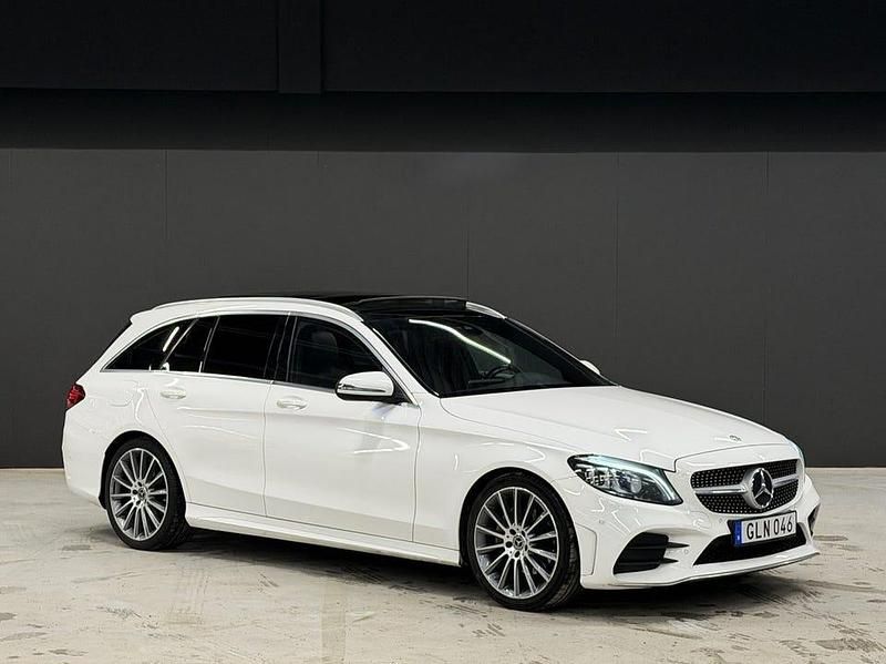 Begagnad Mercedes C220 AMG line 194 HK (142 kW) 2019 Vit