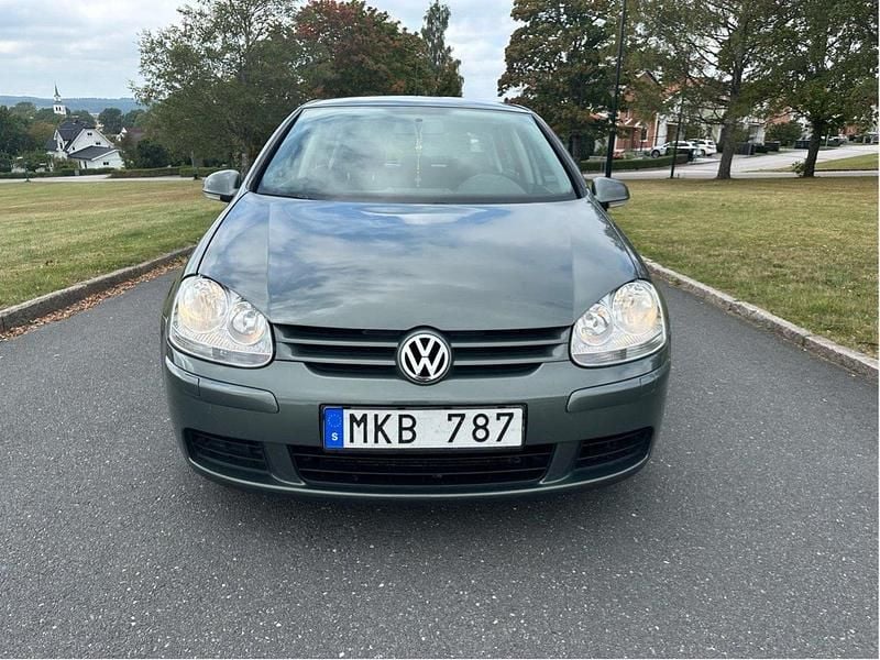 Grön Begagnad 2007 VW Golf V Halvkombi | 29 900 kr (Marknadspris) - Bild 1/4