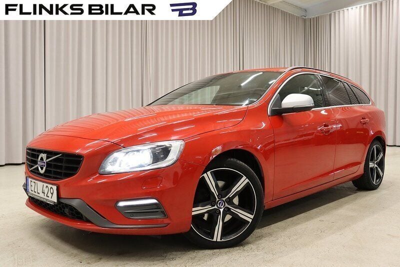 Röd Begagnad 2017 Volvo V60 R-Design Kombi | 159 900 kr (Marknadspris) - Bild 1/4