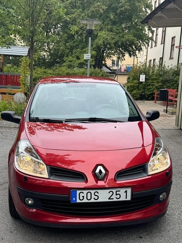 Begagnad 2008 Renault Clio R.S. Halvkombi | 38 000 kr (Marknadspris) - Bild 1/4