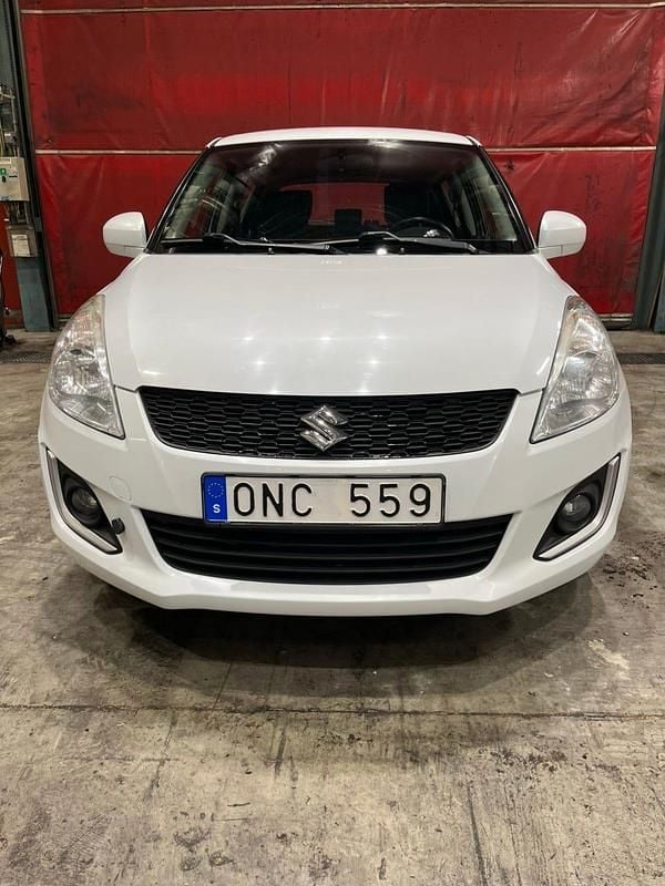 Begagnad 2013 Suzuki Swift Halvkombi | 69 000 kr (Bra pris) - Bild 1/4