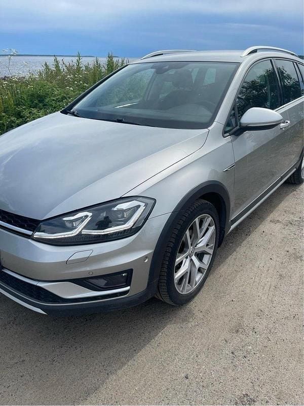Silver Begagnad 2017 VW Golf Alltrack Kombi | 130 000 kr (Superpris) - Bild 1/3