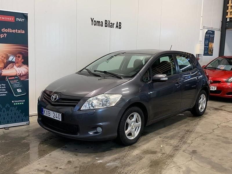 Grå Begagnad 2010 Toyota Auris Plus Halvkombi | 44 900 kr (Bra pris) - Bild 1/4