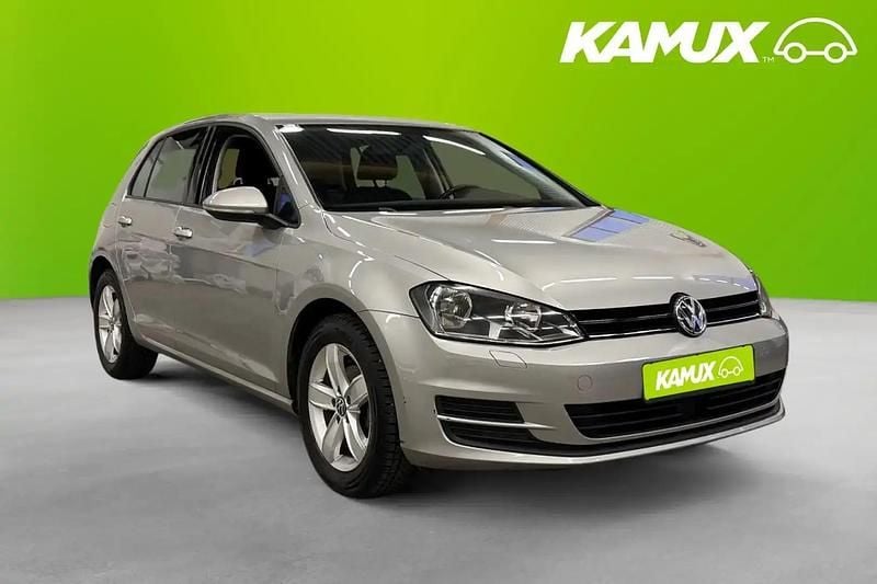 Silver/grå Begagnad 2017 VW Golf VII Halvkombi | 124 800 kr (Marknadspris) - Bild 1/4