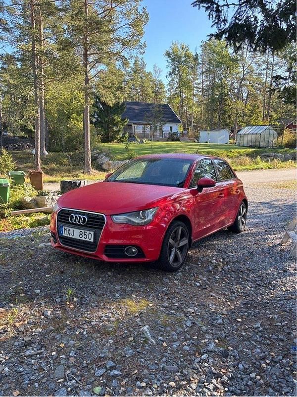 Röd Begagnad 2013 Audi A1 Halvkombi | 79 800 kr - Bild 1/4
