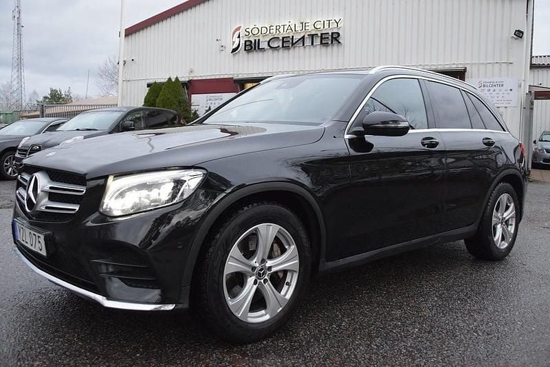 Svart Begagnad 2017 Mercedes GLC220 SUV | 289 900 kr (Marknadspris) - Bild 1/4