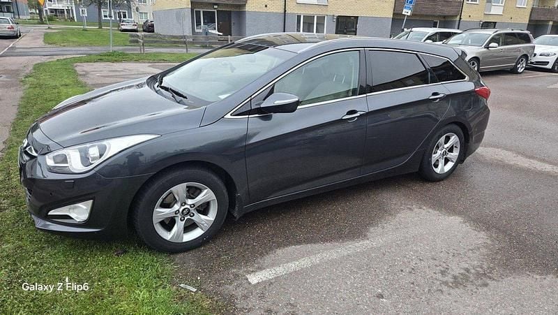 Grå Begagnad 2012 Hyundai i40 Kombi | 57 000 kr (Bra pris) - Bild 1/4