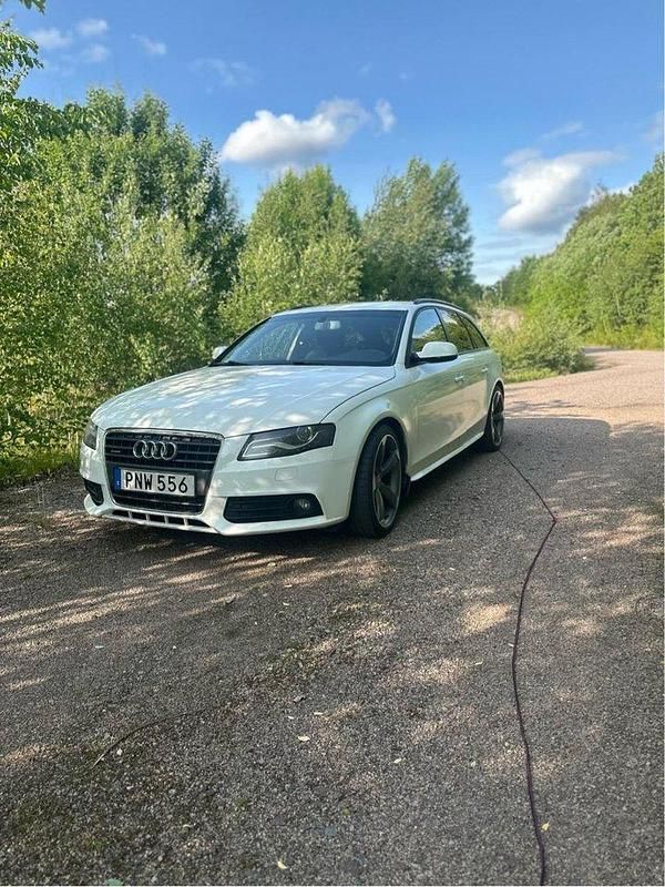 Vit Begagnad 2011 Audi A4 Kombi | 85 000 kr (Marknadspris) - Bild 1/4