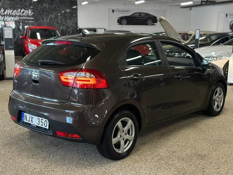 Begagnad Kia Rio 84 HK (61 kW) 2014 Brun Halvkombi