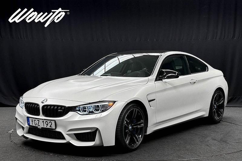 Vit (alpinvit) Begagnad 2016 BMW M4 Shadowline Sportkupé | 529 800 kr (Marknadspris) - Bild 1/3