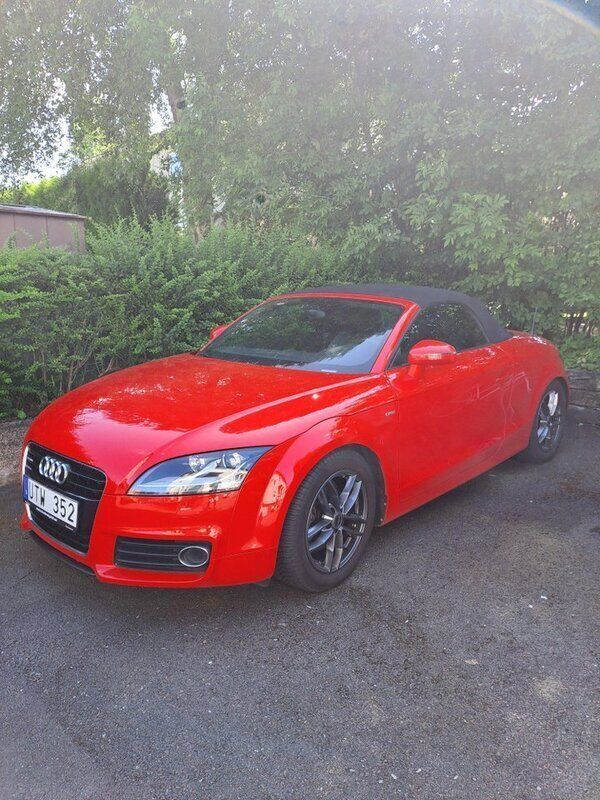 Röd Begagnad 2011 Audi TT Roadster Cab | 150 000 kr (Marknadspris) - Bild 1/4