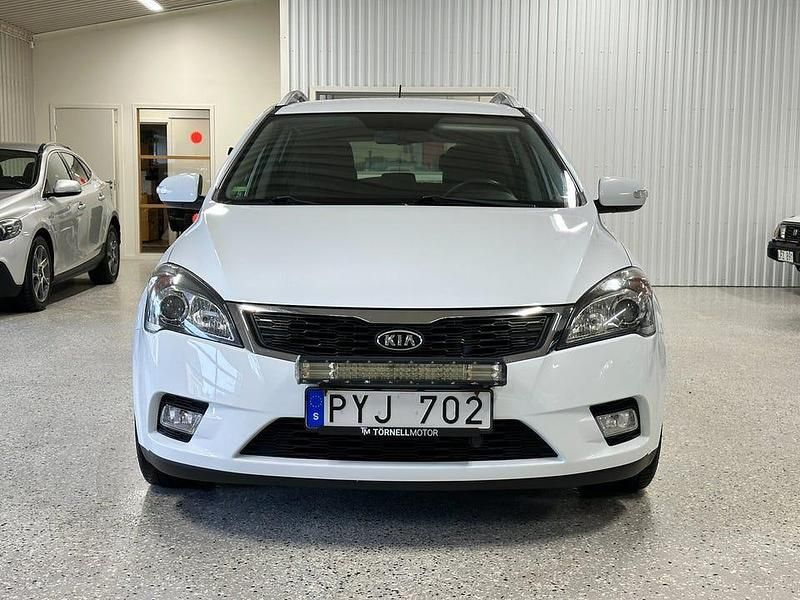 Begagnad Kia Ceed Sportswagon 128 HK (94 kW) 2011 Vit Kombi