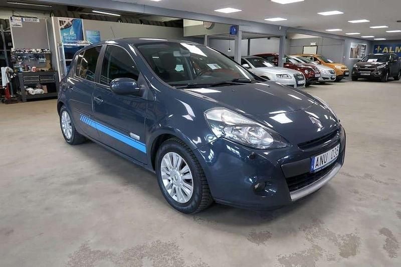 Blå Begagnad 2012 Renault Clio IV Halvkombi | 49 999 kr (Marknadspris) - Bild 1/4