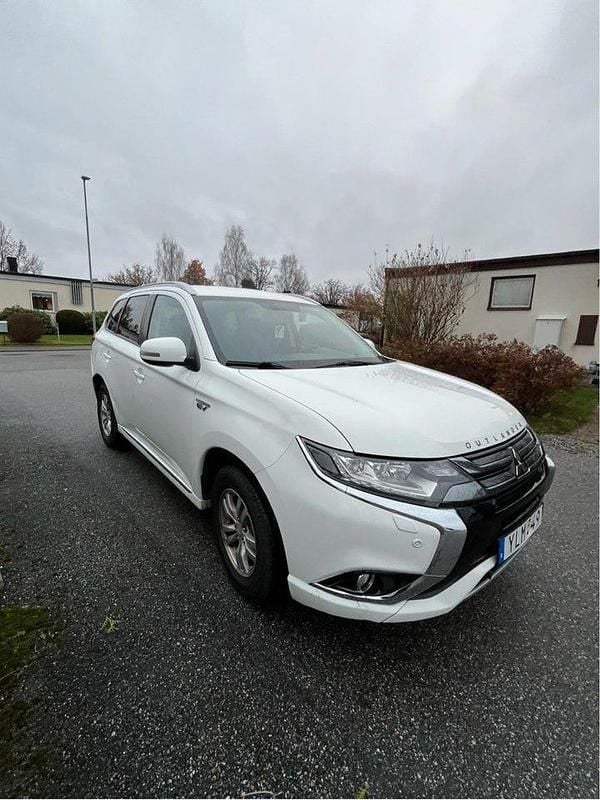 Begagnad Mitsubishi Outlander Edition 203 HK (149 kW) 2017 SUV