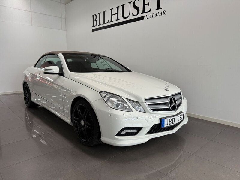 Vit Begagnad 2011 Mercedes E250 AMG Cab | 219 900 kr (Marknadspris) - Bild 1/4