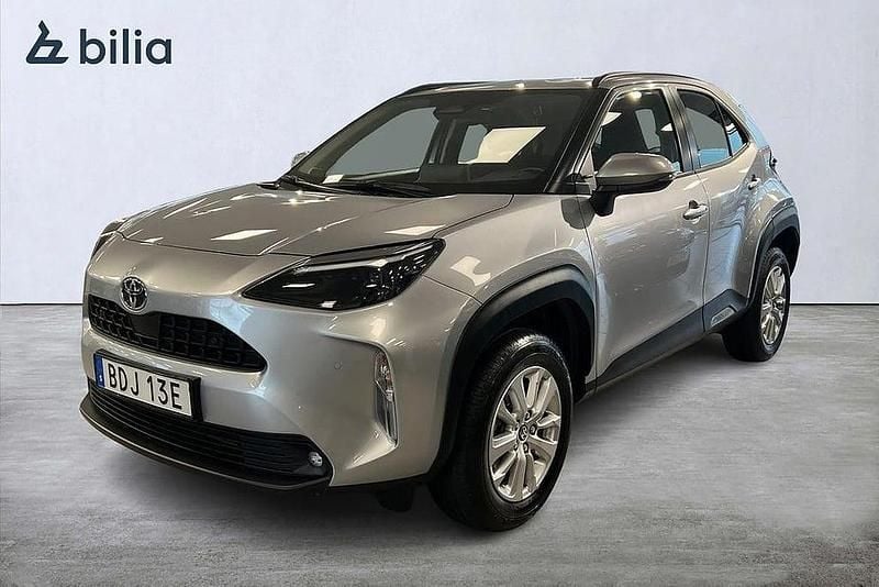 Silver Begagnad 2024 Toyota Yaris Cross Active SUV | 269 900 kr (Marknadspris) - Bild 1/3