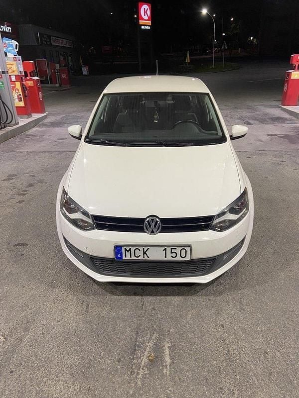 Vit Begagnad 2012 VW Polo Halvkombi | 56 000 kr (Marknadspris) - Bild 1/4
