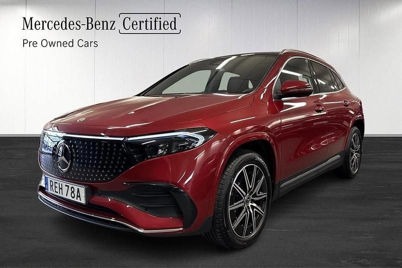 Röd Begagnad 2024 Mercedes EQA300 AMG SUV | 525 500 kr - Bild 1/4