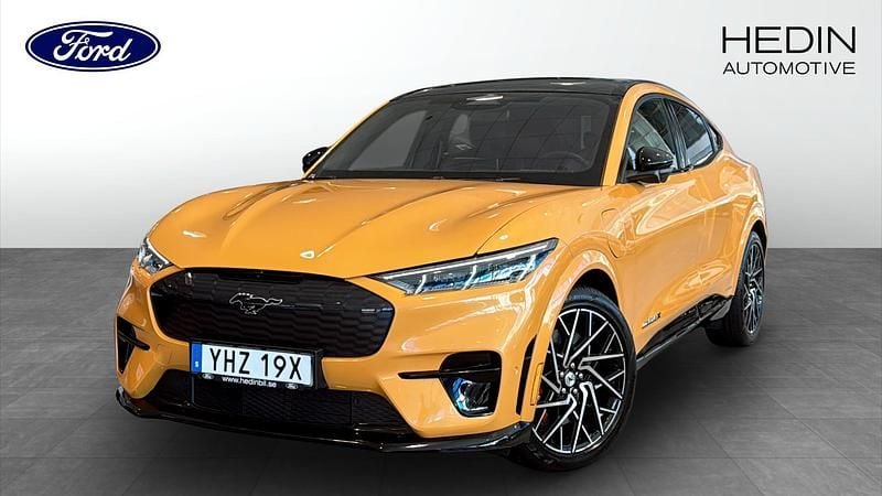 Orange Begagnad 2021 Ford Mustang Mach-E GT SUV | 469 900 kr (Lite dyr) - Bild 1/4